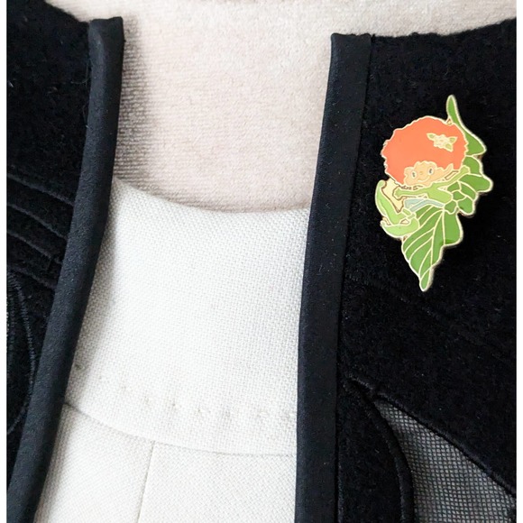 Vintage 80s Enamel Pin Meadow Morn Herself the Elf AGC Lang - Picture 2 of 6